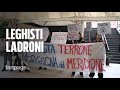 Lega, scuola di formazione a Napoli, irruzione dei centri sociali: "Siete dei ladroni"