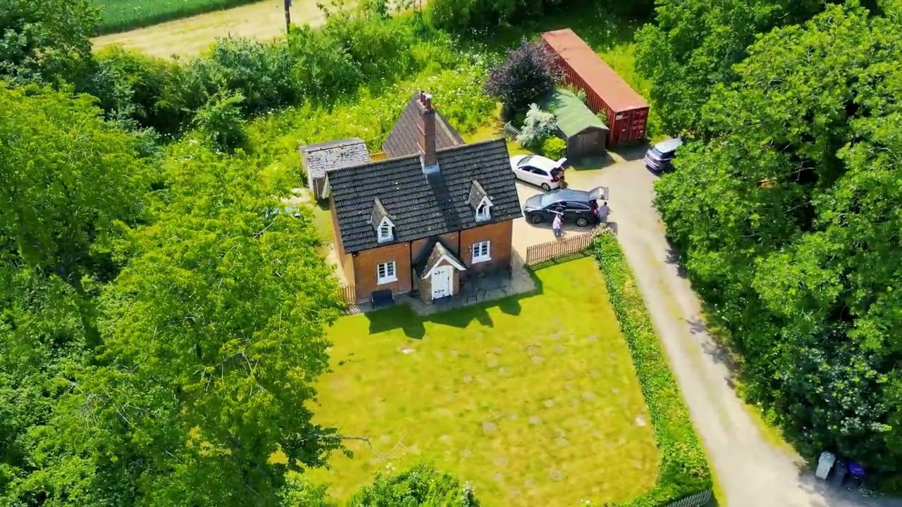 Walk to Lakeside Cottage Revesby Estate Lincolnshire.