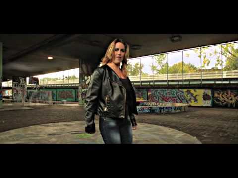 Isabella -  Dit is niet mijn wereld (officiële videoclip)
