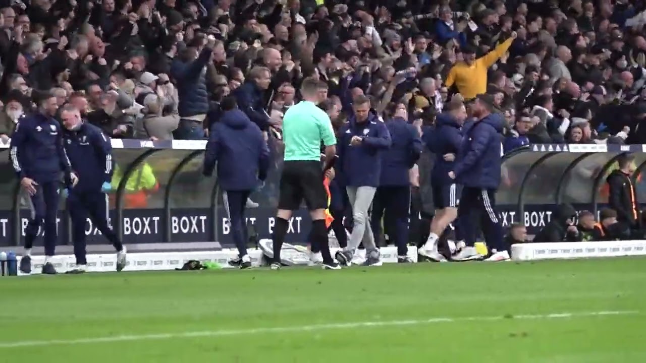 Reação da torcida do Leeds com gol aos 49 do segundo tempo!