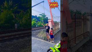 Agra throws a tantrum because he wants to close the train crossing gate⁉️Part 2351