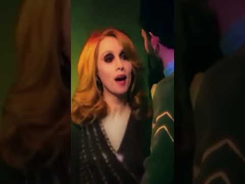 هالسيارة ما بدها تمشي إلا ع صوت السيدة فيروز فيروز هالسيارة مش عم تمشي فيروزيات