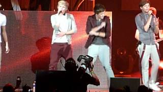One Direction- Everything About You Live Chicago