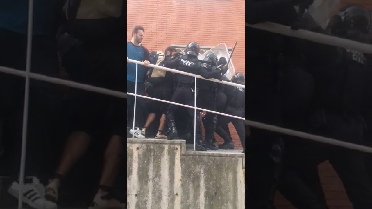 1-O Catalan referendum, Spanish police raids polling stations and attack voters