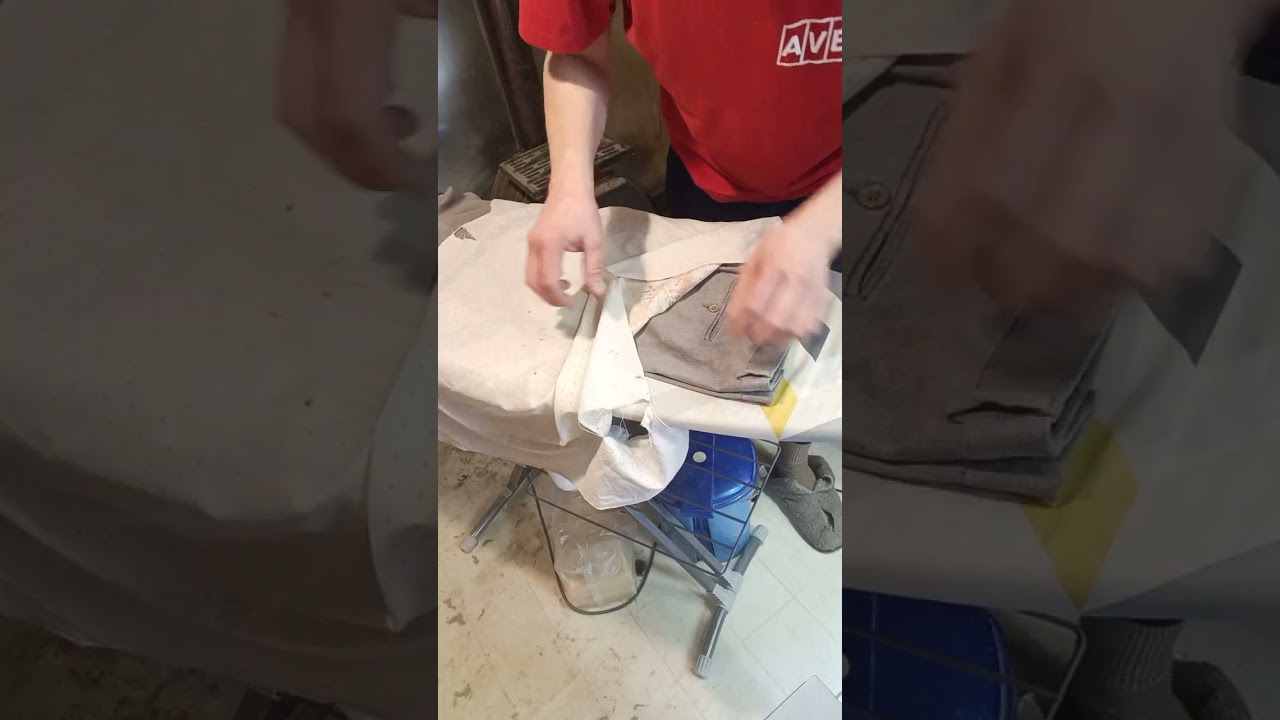 Как погладить (отпарить) мужские классические брюки. Наводим стрелки на брюках.