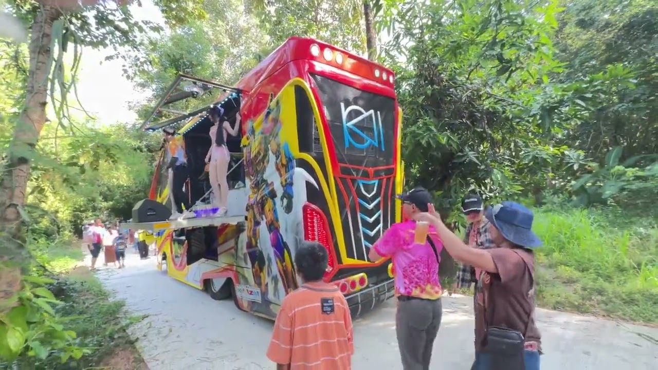 อดีรักมักสาวครู หมอลำปราโมทย์ สายทอง รถแห่ก้อยขม 0881128044 แห่กฐิน บ้านสำโรง ตำบลหัวโทน สุวรรณภูมิ 