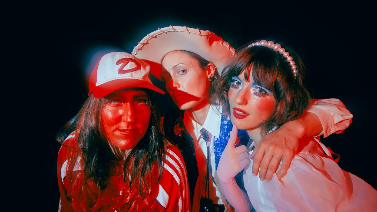 Guarda Stealing Sheep ~ Take Me Back {Official Music Video} su YouTube Guarda Stealing Sheep ~ Take Me Back {Official Music Video} su YouTube
