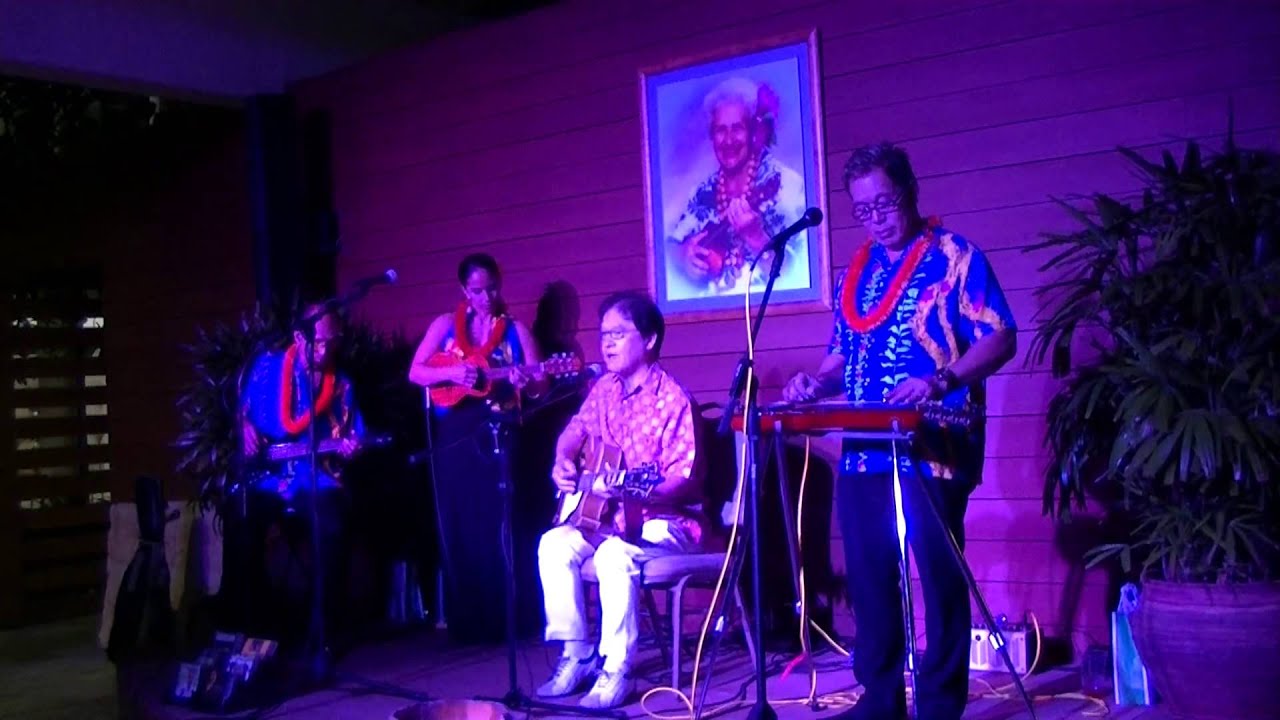 T.Arakawa with Keawe 'Ohana ~ Waikiki,My Little Chickadee - YouTube