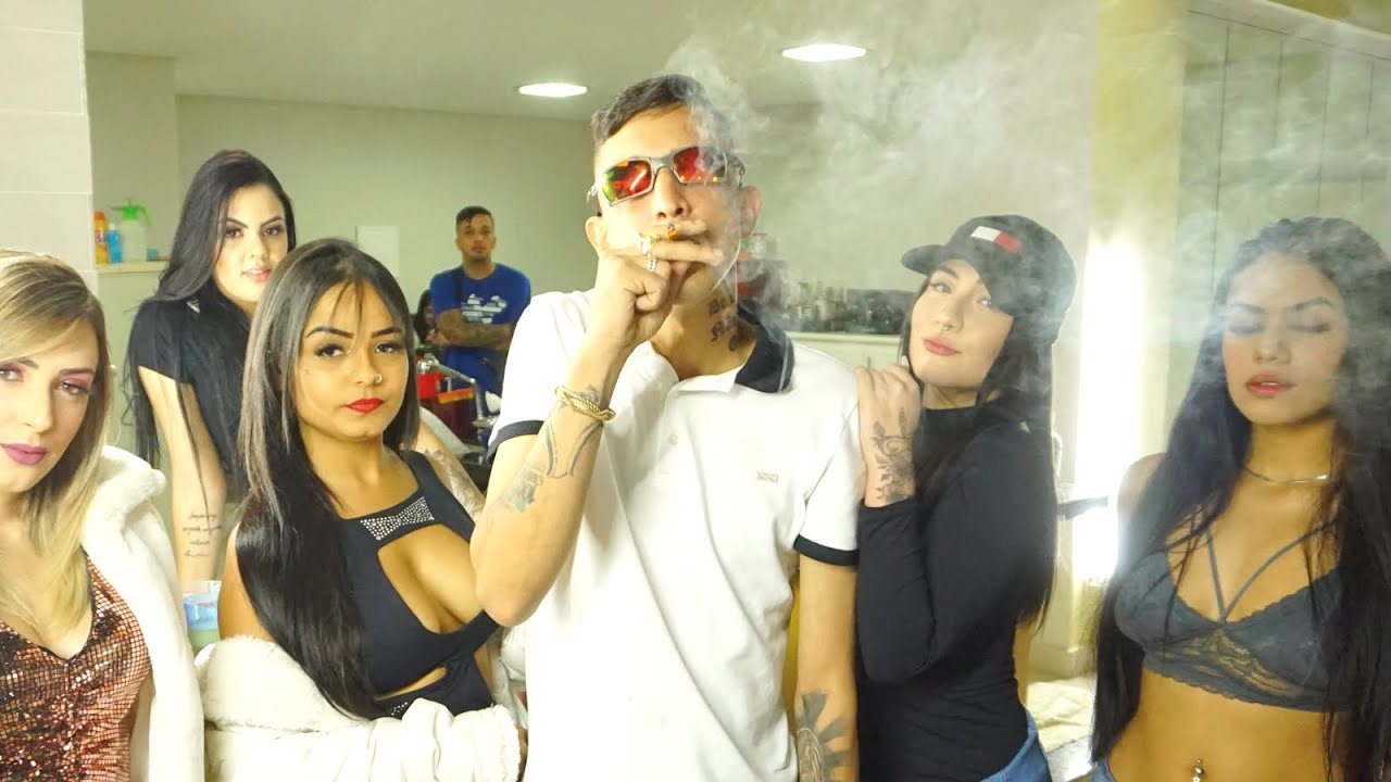 mc bruninho da praia noite com elas v deo clipe oficial mc bruninho da praia noite com elas v deo clipe oficial