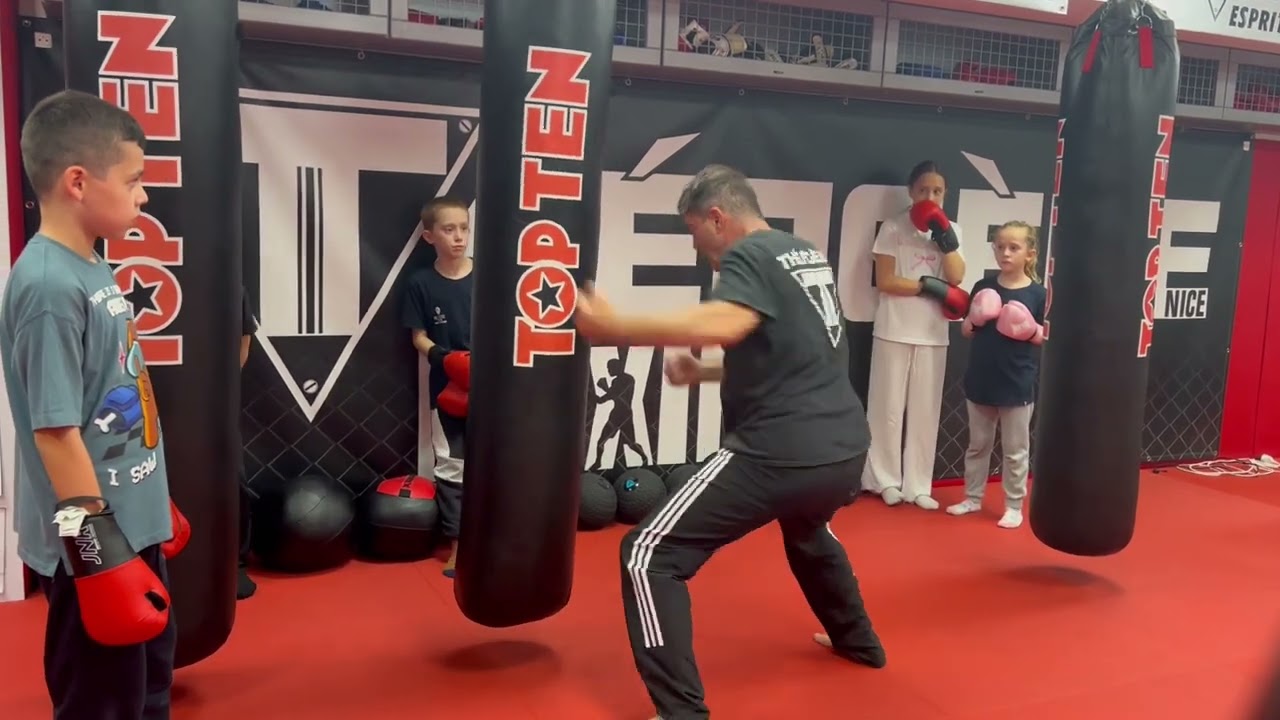 - Команда это семья, а тренер как отец.- The team is a family, and the coach is like a father.