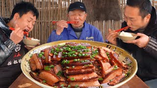 'Mei Cai Kourou' is a musthave for New Year's Eve dinner, and the three father and son enjoyed it!