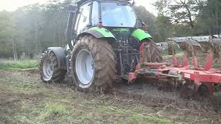 Lionel et le tracteur DEUTZ FAHR 120 AGROTRON à la charrue - Placey Doubs Franche Comté agriculture