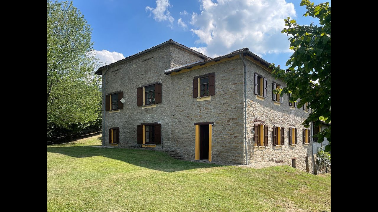 Country House for sale in the Langhe region of Piemonte (Piedmont) Italy