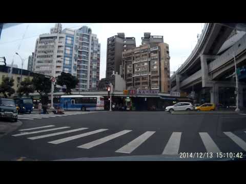 20141213機車被貨車撞
