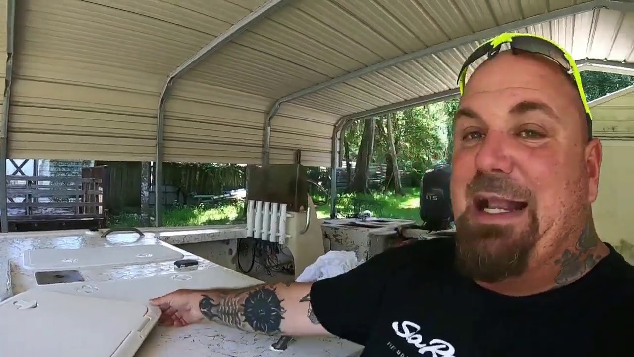 ПЕРЕДЕЛКА МОЕЙ СТАРОЙ ГРЯЗНОЙ ЛОДКИ, часть 2... Гелевое покрытие, ремни безопасности, замена люко...