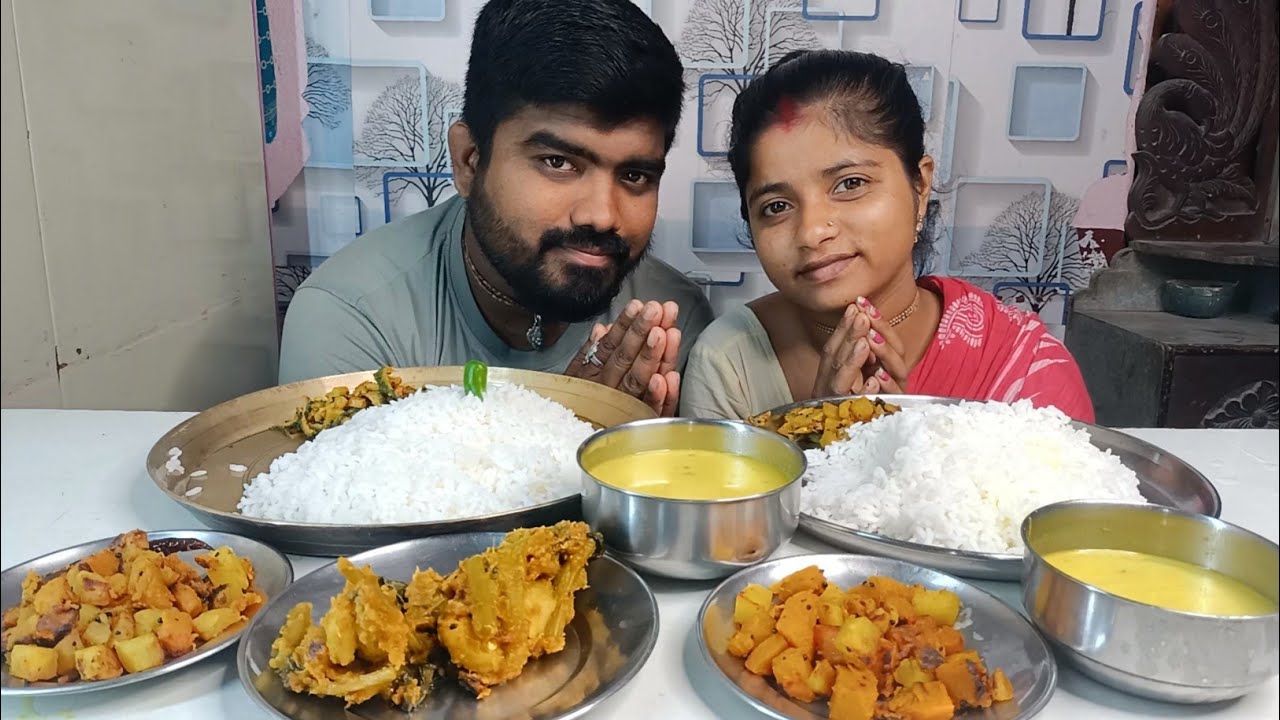 today-s-eating-dal-kumro-vaja-puishak-chochori-korela-chochori-indian