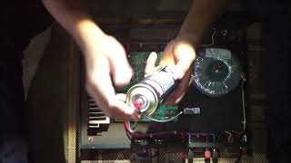 Limpa Contato Na Potencia De Mesa De Som Limpando Os Circuitos