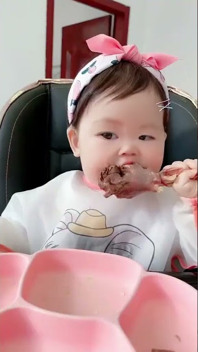 Bayi makan paha ayam lahap banget #short