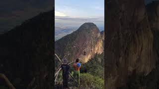 Highliner Managed to Reach the End of a Slackline