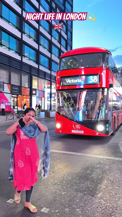 Night life in London 🇬🇧♥️ #ukstreets #london #youtubeshorts #shortvideo