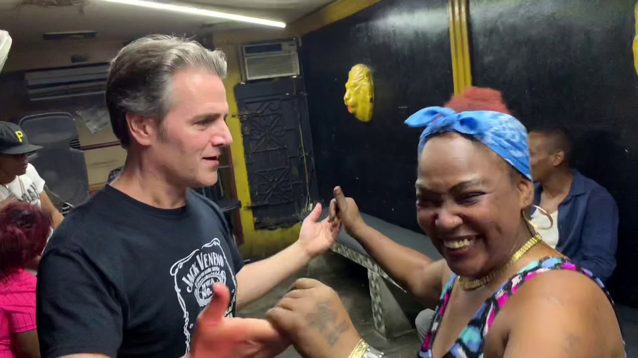 El Tiguere Vacano chillin en La Calle 42 “El Capotillo”