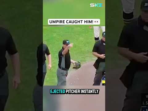 تم طرد الرامي بعد فحص القفاز بيسبول