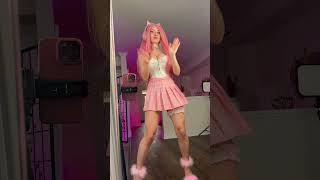 Cute Catgirl Egirl Bounce As She Walk Dance!