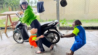 Download Lagu CUTIS \u0026 baby monkey beg mom stay home for special unbelievable reason😯 MP3