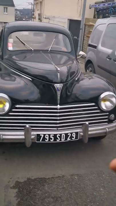 abang ku lagi nyetir mobile tua 203 peugeot