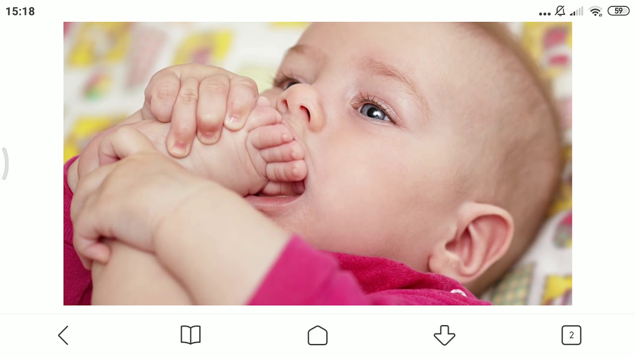 рука ребенка в мясорубке. мальчик засунул руку в мясорубку. рука ребенка в мясорубке. малыш с пальцем во рту. заглушки для розеток от детей.