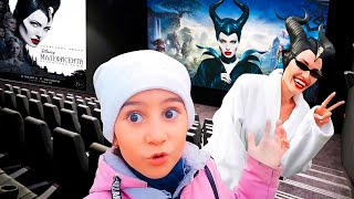 Маша идет в кино смотреть фильм Малефисента 2: Владычица Тьмы / Это просто МАША! Маша идет в кино смотреть фильм Малефисента 2: Владычица Тьмы / Это просто МАША!