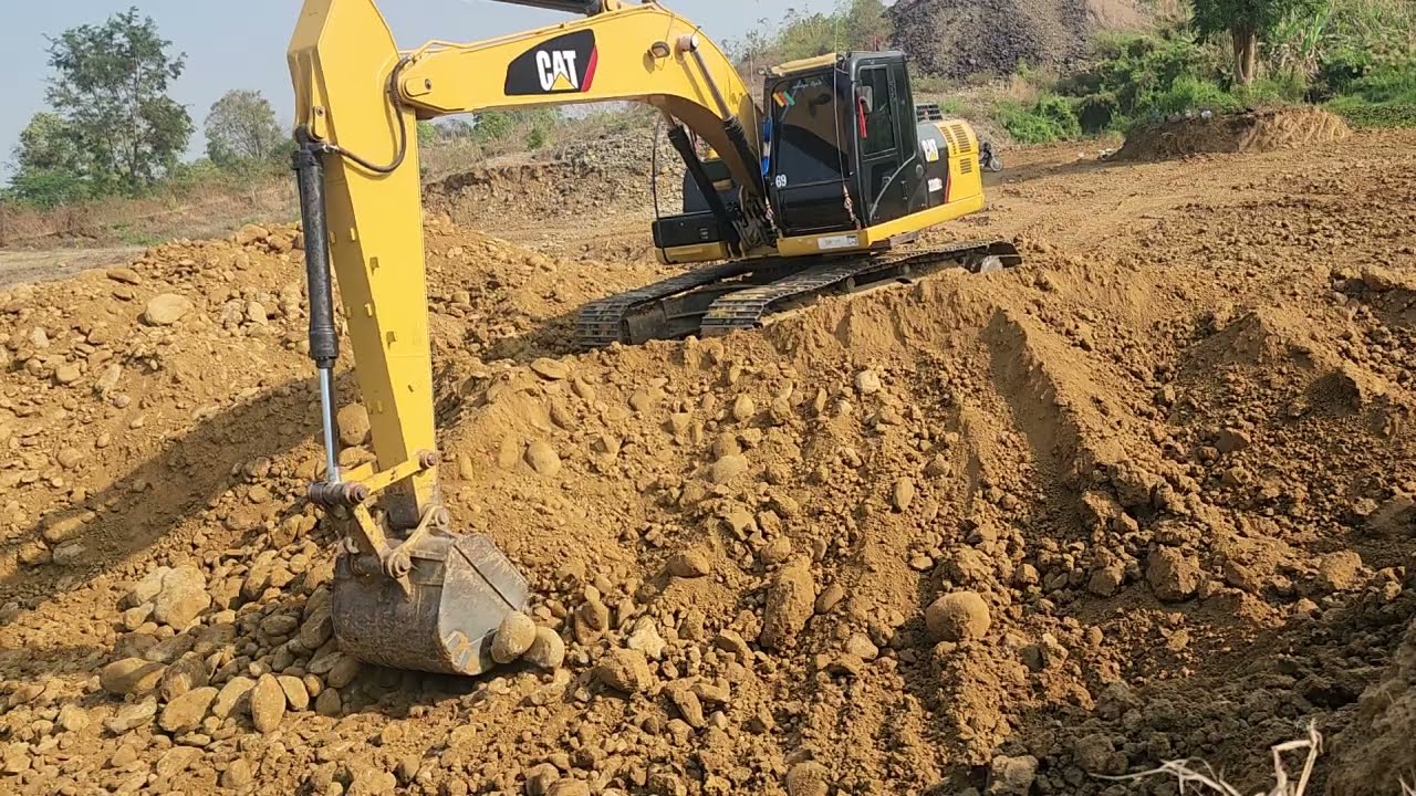 CAT Excavator 320D Digging earthmoving | From Small to Massive Power #day4