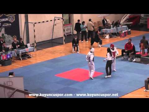 53kg Derya Dagdelen vs Kubra Dagli (2013 Turkish Senyor TKD Championships)