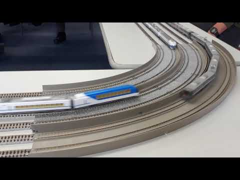 浪速レールクラブ運転会で鉄道模型の走行シーン⑮（2020年12月19日土曜日）携帯電話で撮影（走行している車両は、223系と南海50000系Peachラッピングと近鉄50000系と489系です。）