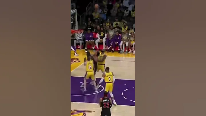 Scottie Barnes explains the moment LeBron threw th...