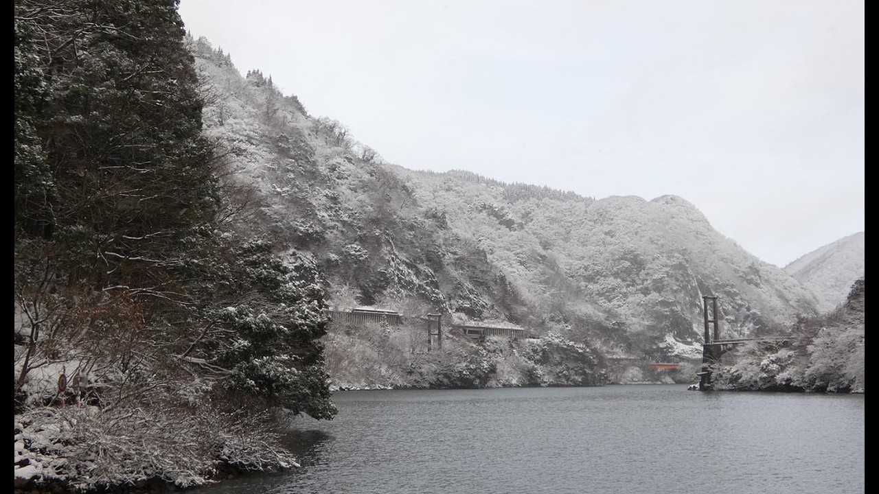 雪の小牧ダム湖遊覧