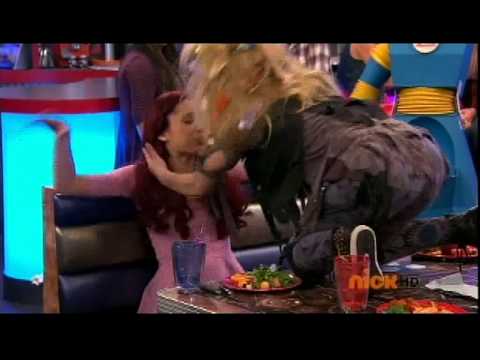 Sam & Cat kiss @saramay31