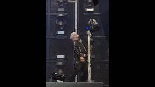 Download Lagu Rammstein - Till Lindemann hit the Head in the Stick funny Moment #rammstein #tilllindemann #metal MP3