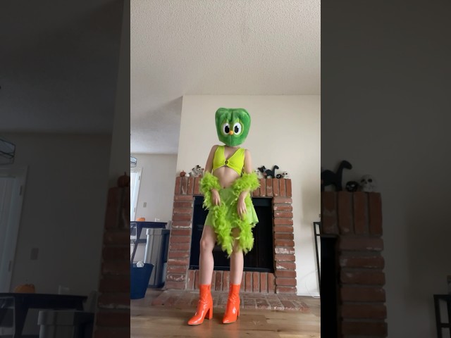 This is your daily reminder to continue your @duolingo streak 🔥💚 #halloween #duolingo