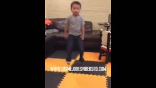 Niño de 4 añitos bailando el Gangnam Style como todo un Profesional.