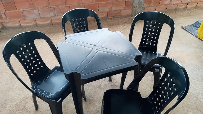 Conjunto de Mesa e Cadeiras Tramontina PlAstico - Conjunto de Mesa e  Cadeiras para Jardim - Magazine Luiza