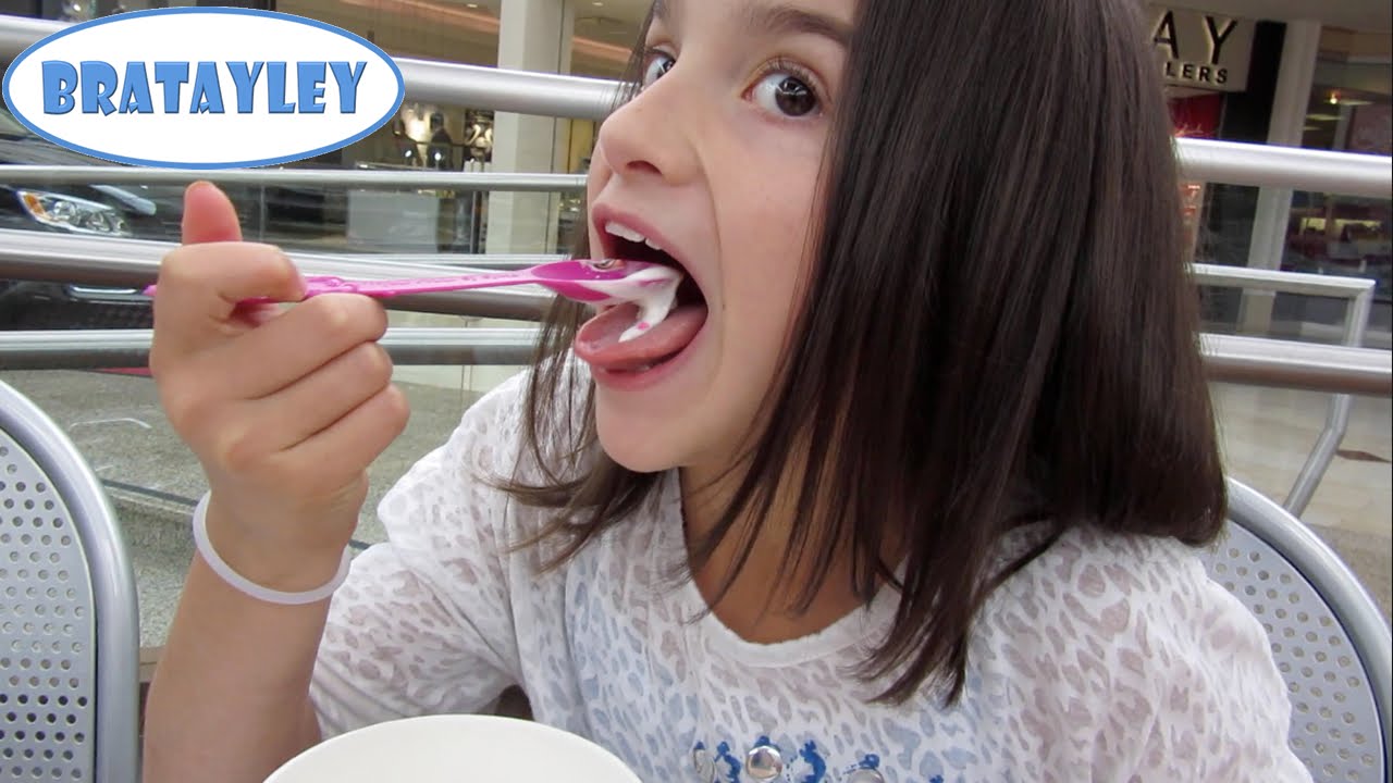 vlogs in spanish She Eats Bacon Raw! (WK 195) | Bratayley