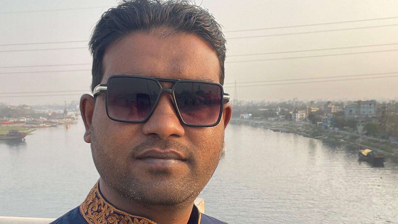 অফিস শেষ করে বাসায় যাওয়ার সময় শীতলক্ষ্যা বীজের উপর। 