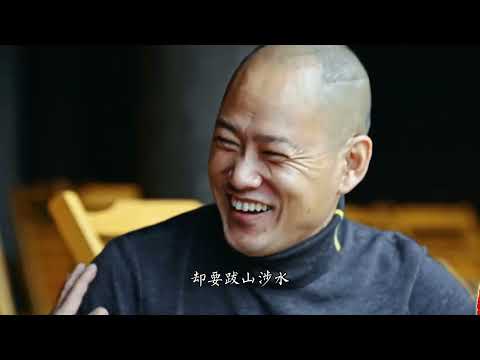 《回家那一刻 》这是一首充满情感和故事的歌曲，用朴实而感人的语言来描绘出一个远离家乡奋斗的人的心境。周强用他深厚而温暖的嗓音，唱出了每个游子心中最真挚的祝福。