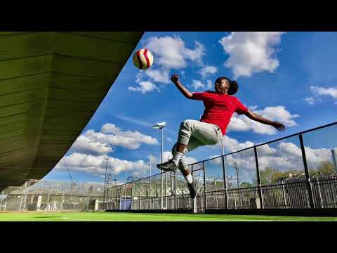 Football on iPhone X — Apple - Football on iPhone X — Apple