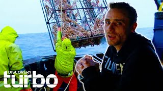 Rookie Captain Jake Anderson Leads The Saga Crew In BAD Conditions | Deadliest Catch