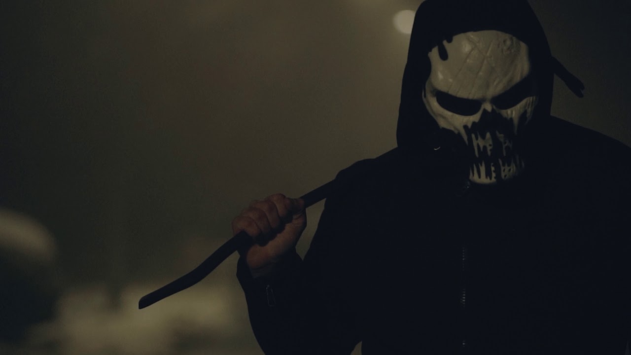 Ver Man With Mask & Crowbar Suspenseful Horror Clip 4K en YouTube Ver Man With Mask & Crowbar Suspenseful Horror Clip 4K en YouTube
