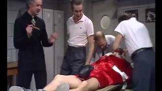 Monty Python Flying Circus (sub ita) - Il campione di Boxe (Boxing Match Aftermath)