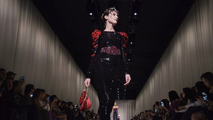 Hermès Fall-Winter 2023-24 - fiery colours, feminine sensuality