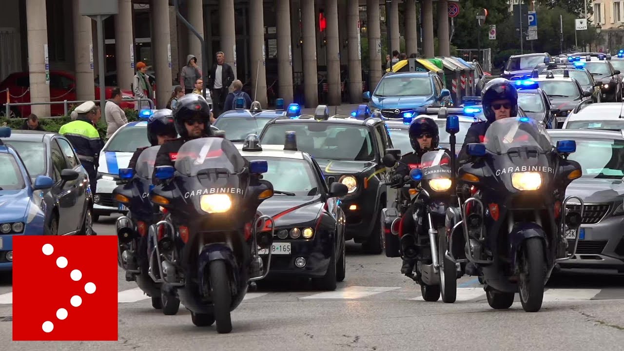 Trieste, l'omaggio dei colleghi per la morte di Demenego e Rotta: lungo serpentone di auto